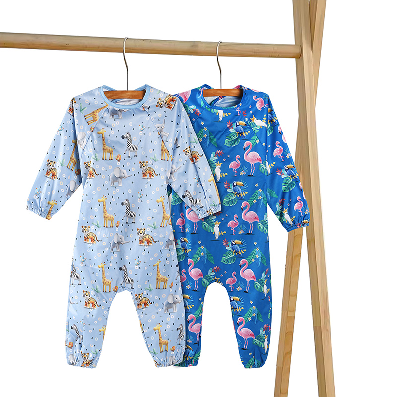Combinaison imperméable pour l'alimentation des bébés